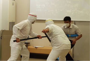 さす又を使った「暴漢対策」訓練