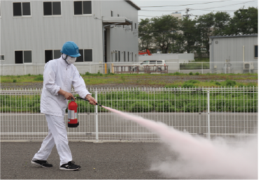 消火器の使い方に慣れるための「消火」訓練