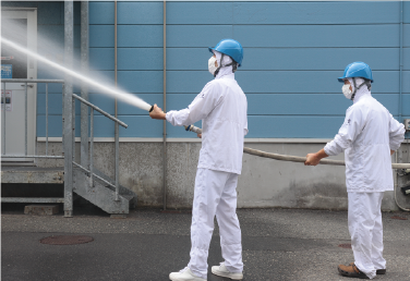 放水器の使い方に慣れるための「消火」訓練